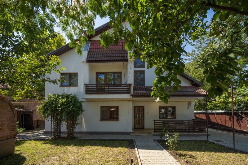 Pucioasa, Dambovita	 Casa de vacanta cu teren 5394 mp,