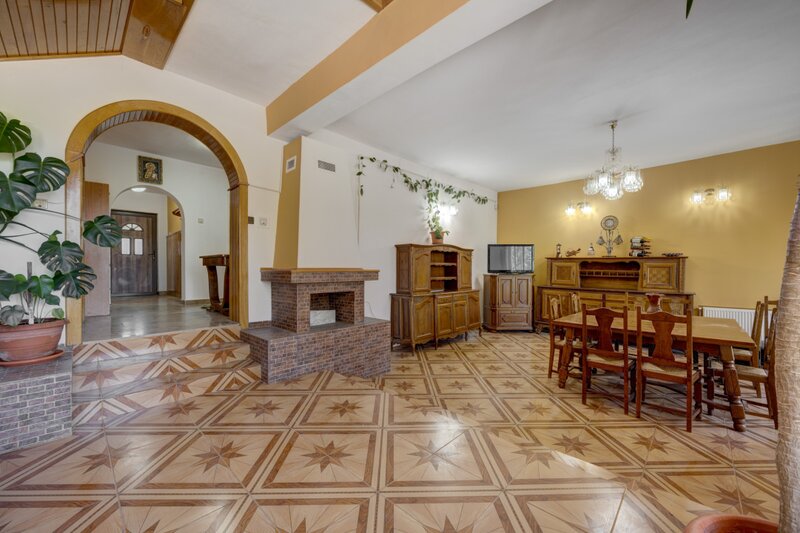 Pucioasa, Dambovita	 Casa de vacanta cu teren 5394 mp,