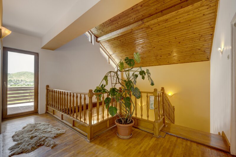 Pucioasa, Dambovita	 Casa de vacanta cu teren 5394 mp,