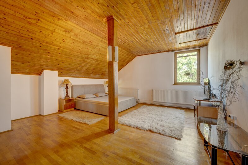 Pucioasa, Dambovita	 Casa de vacanta cu teren 5394 mp,