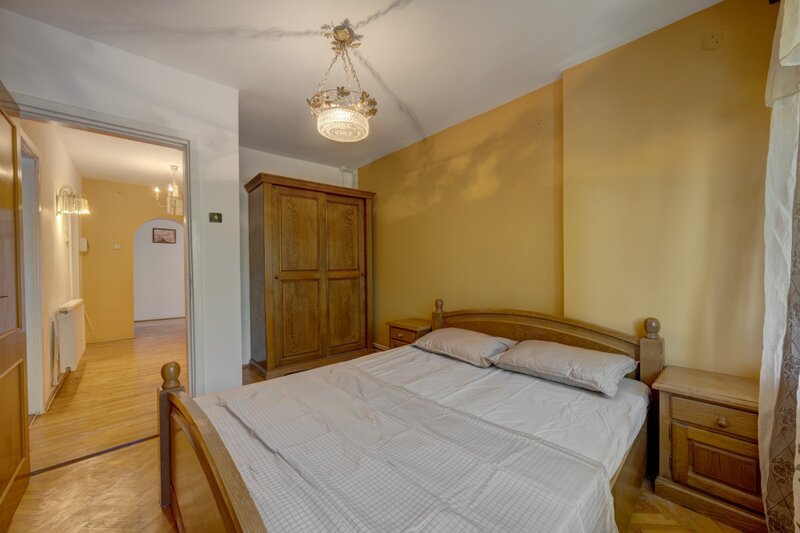 Pucioasa, Dambovita	 Casa de vacanta cu teren 5394 mp,