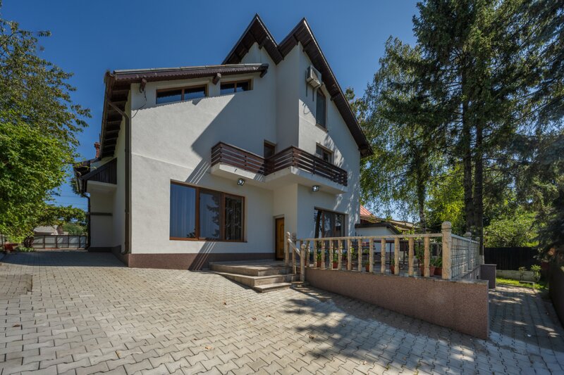 Pucioasa, Dambovita	 Casa de vacanta cu teren 5394 mp,